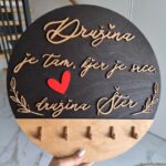 Obešalo za ključe vejice in priimek