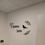 Stenski napis - vsemu sem kos