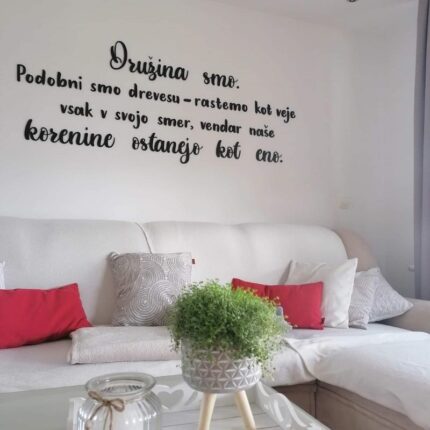 Stenski napis - družina smo
