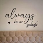 Stenski napis - always kiss me